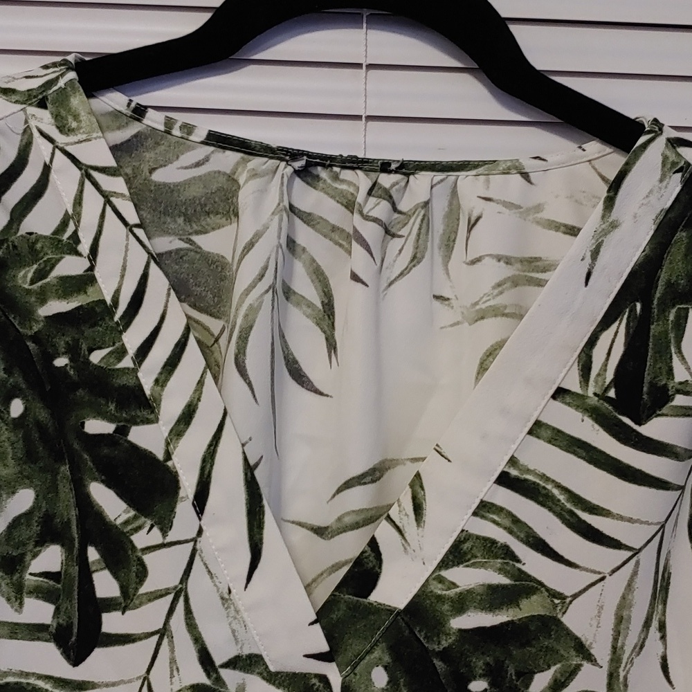Hilary Radley Palm Print Blouse XL Tropical V-Neck Top - Picture 3 of 5